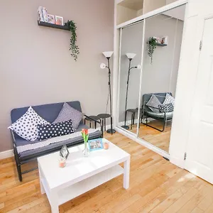 Studio Flat Near Liverpool St & Shoreditch London. Londra